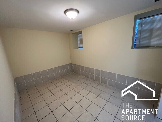 Building Photo - 2300 S Ridgeway Ave