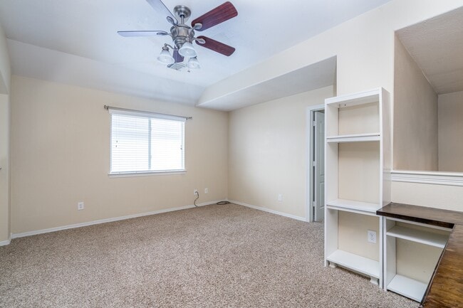 Building Photo - 9315 Hidden Ct