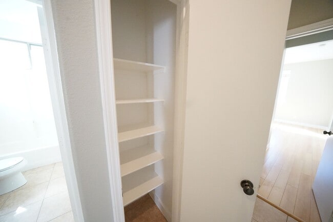 Building Photo - SHOWINGS AVAILABLE NOW