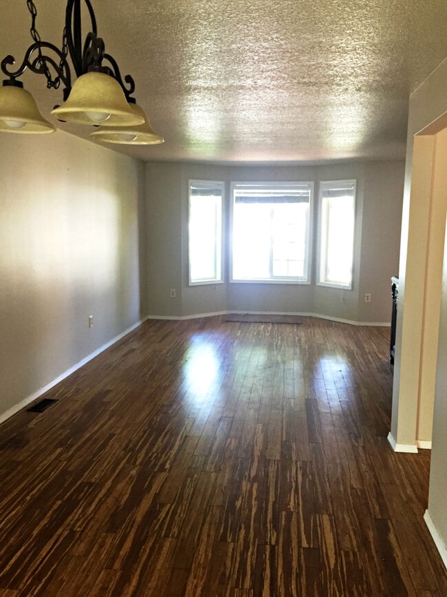 Building Photo - 4-Bedroom in Desirable Prune Hill Neighborhood in Camas!