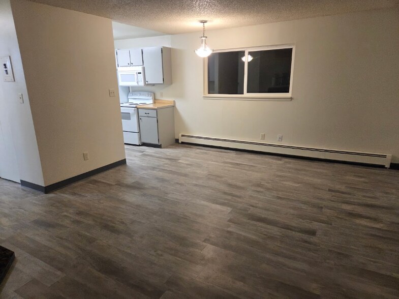 Building Photo - 2513 Sagebrush Ave