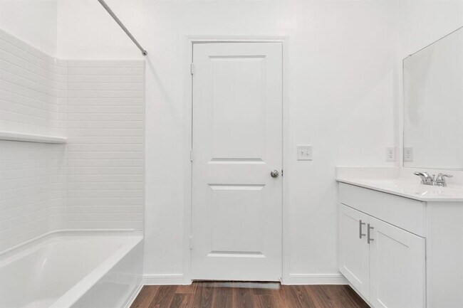 Building Photo - 14455 Cedar Ledge Ln