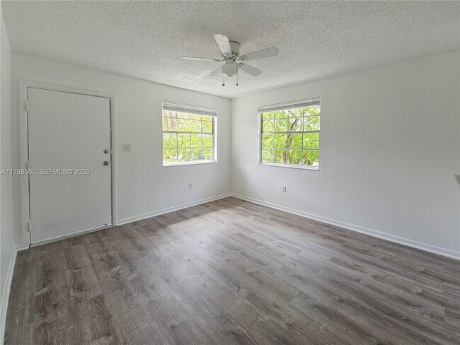 Building Photo - 6617 SW 10th St