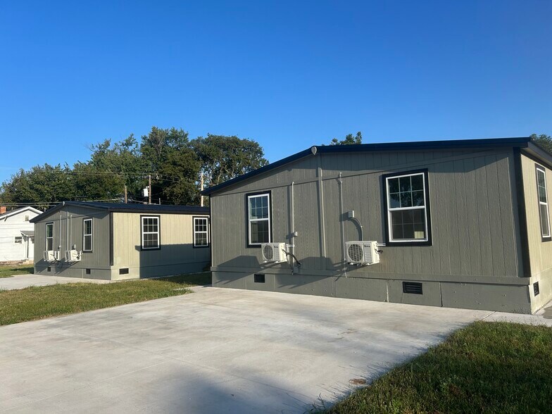 Building Photo - 305 W Broadway Ave