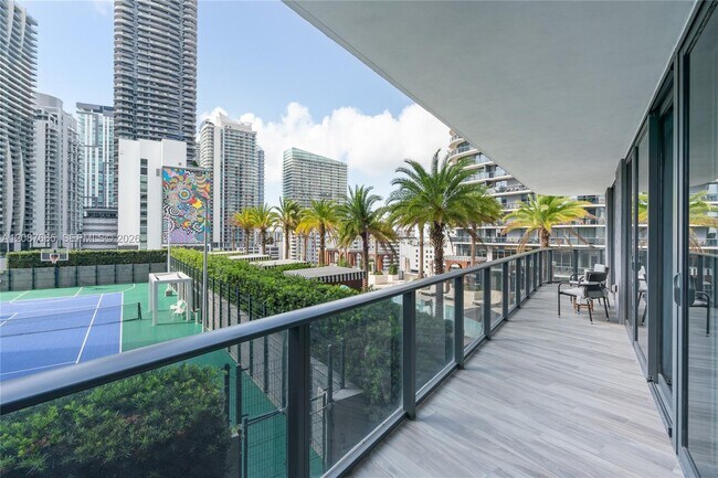 Building Photo - 801 S Miami Ave