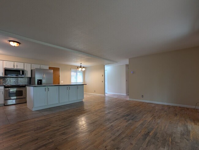 Building Photo - Charming 3-Bedroom, 1.5-Bath Home ~ Landscaping Provided!