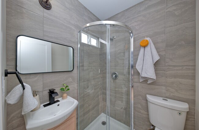 Building Photo - 11114 Ruthelen St