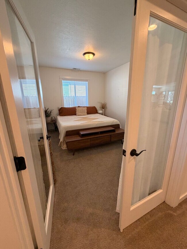 Building Photo - 3 Bed/2 Bath Single Level Home in Sisters! - Backs Up to Deschutes National Forest