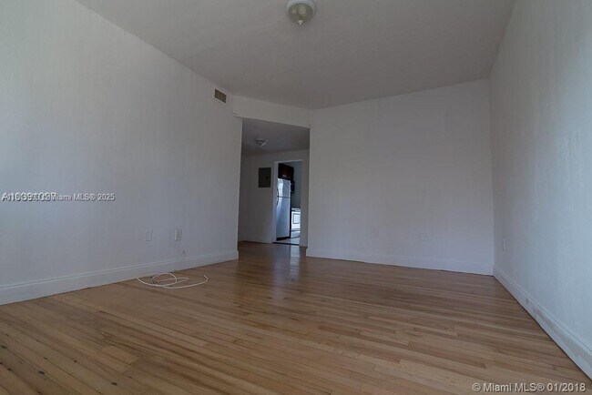 Building Photo - 7207 Bay Dr