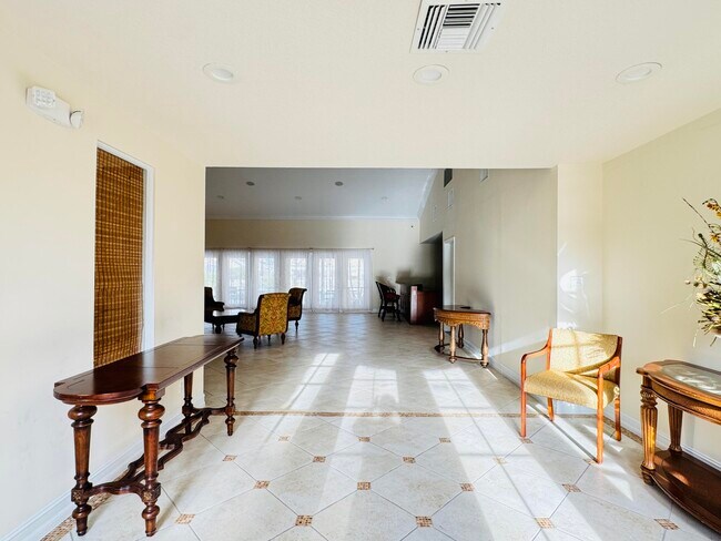 Building Photo - 6323 La Costa Dr