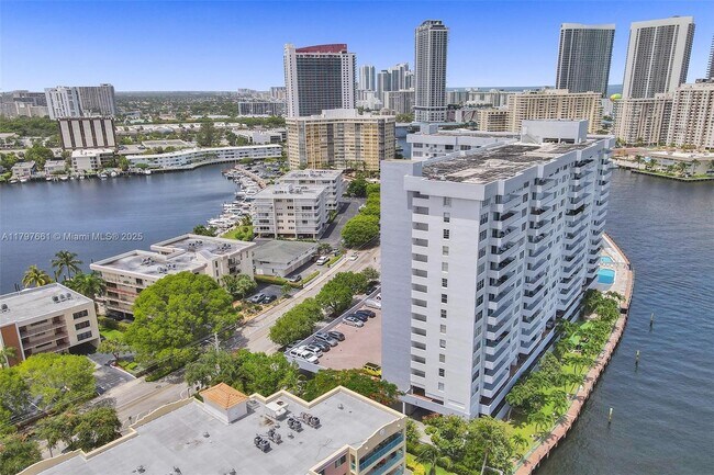 Building Photo - 137 Golden Isles Dr