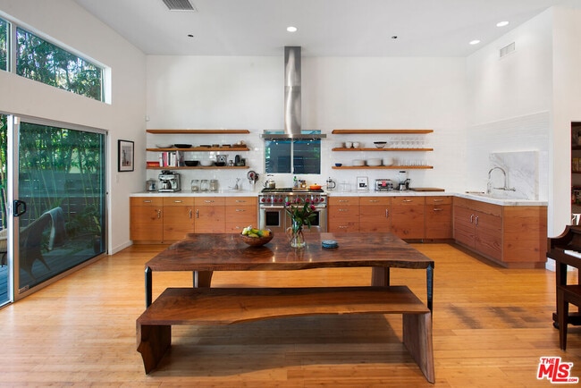 Building Photo - 639 Vernon Ave