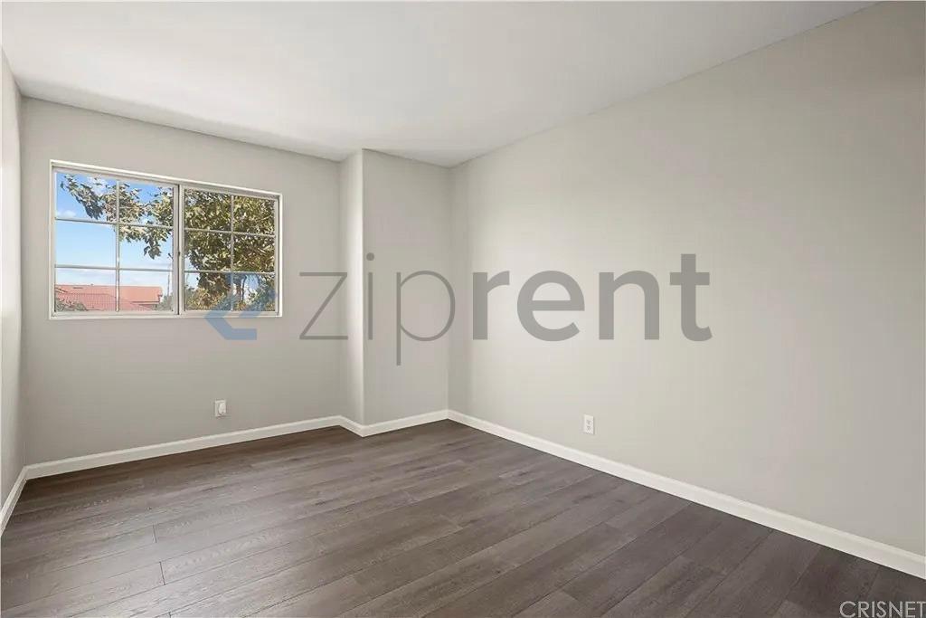Building Photo - Unit