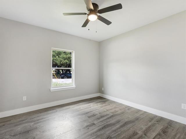 Building Photo - 2411 Mercedes St