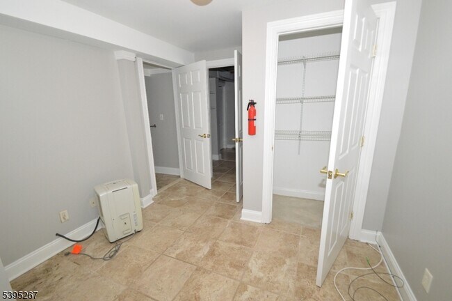 Building Photo - 139 Forest St