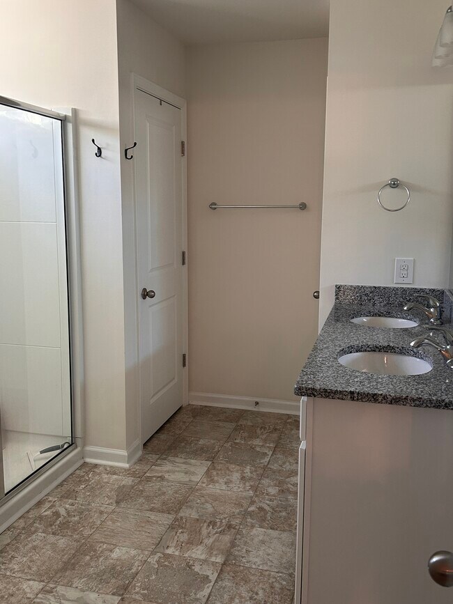 Building Photo - 1728 Refuge Dr