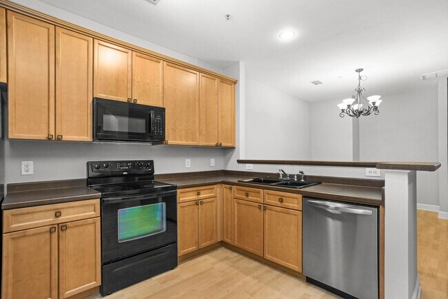 Building Photo - 8441 Callabee Way