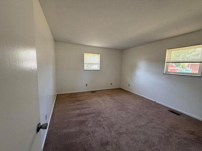 Building Photo - 1124 Pam Dr