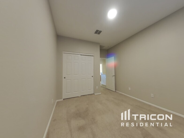 Building Photo - 14875 N 177th Ave