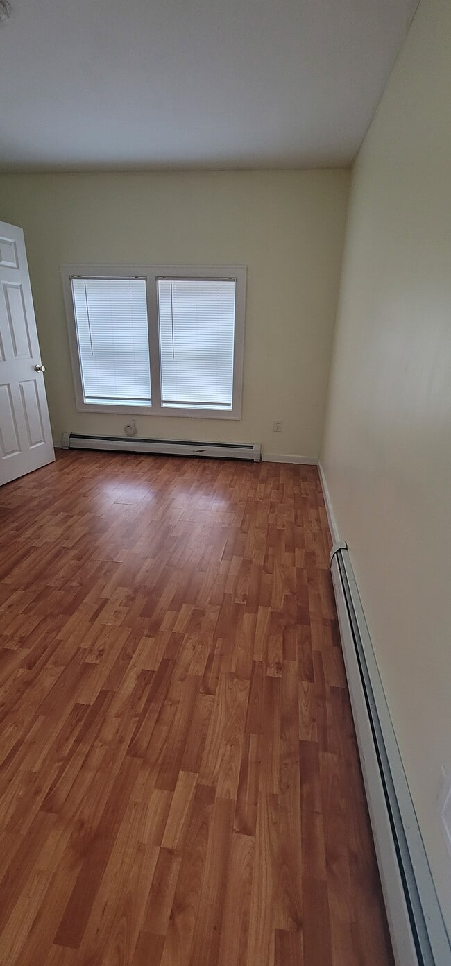 Building Photo - 94 Hinman St