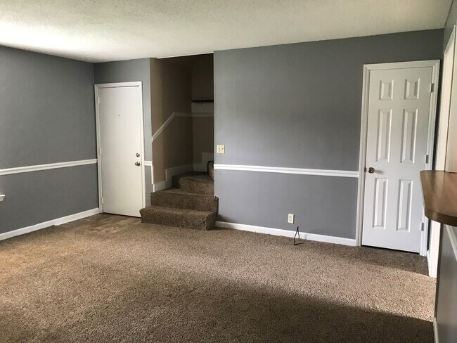 Building Photo - 2563 Carriage Dr