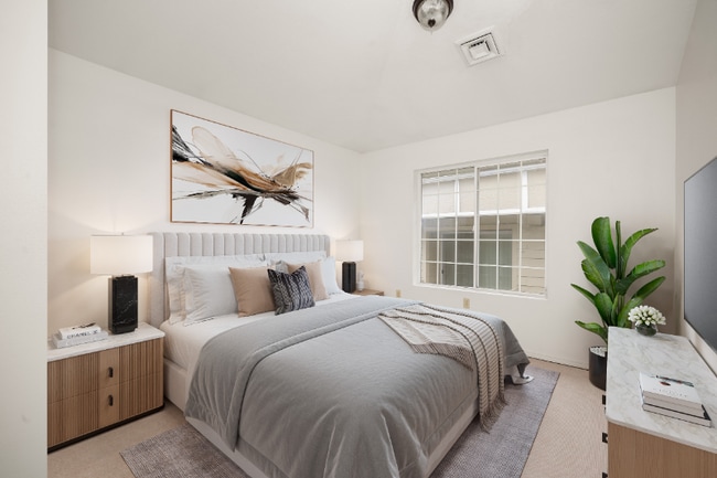 Building Photo - 1522 W Tenth Ave