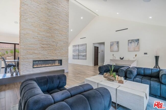 Building Photo - 17520 Embassy Dr