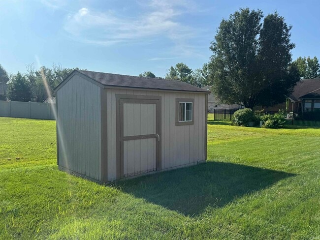 Building Photo - 7131 Greenlake Dr