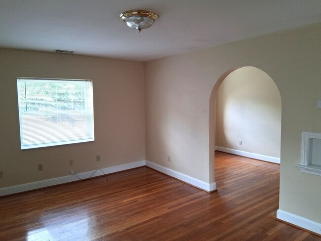 Building Photo - One Bedroom and One Bath Home Within Walki...