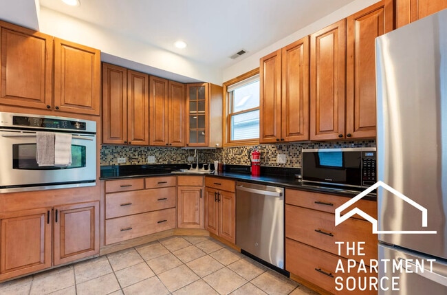 Building Photo - 3913 N Kenneth Ave