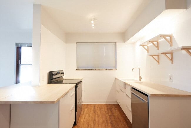 Building Photo - 909 Concordia Ln