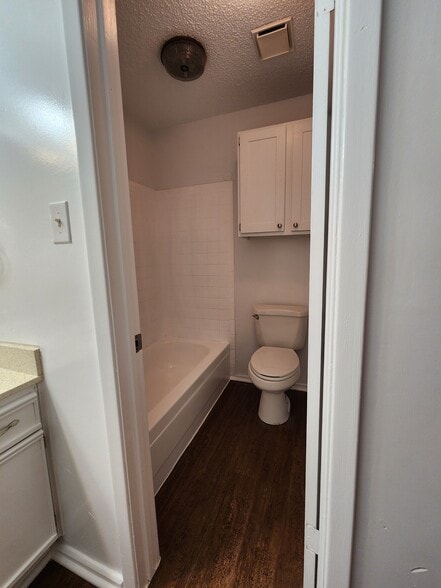 Building Photo - 2107 Lazy Ridge Dr