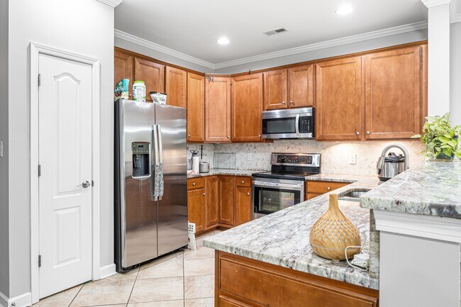 Building Photo - 1903 Dundalk Rd