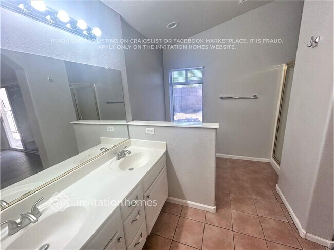 Building Photo - 8820 N 44th Ln