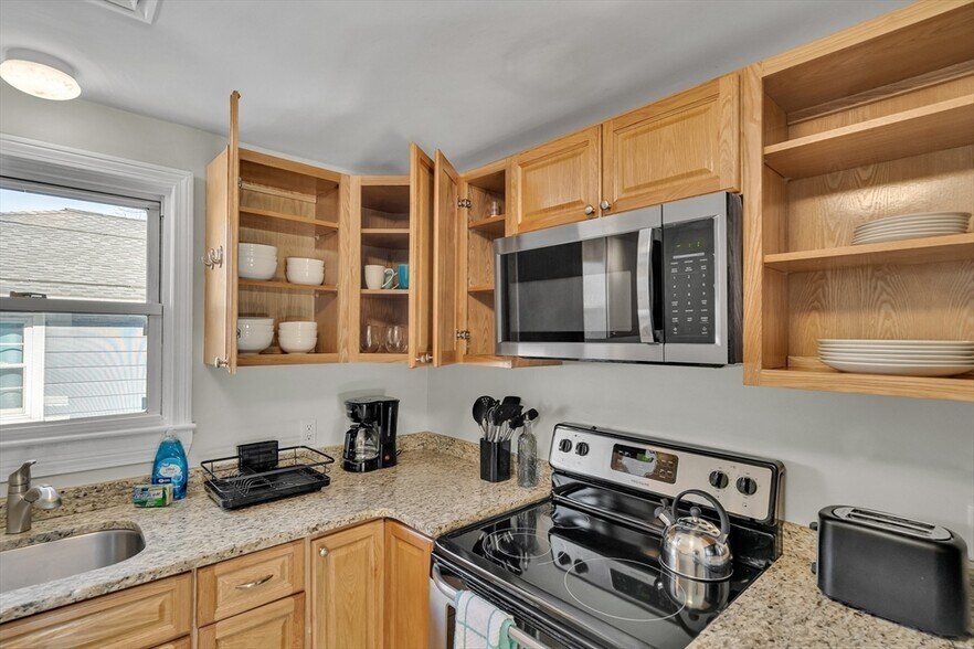 Building Photo - 76 Dunboy St