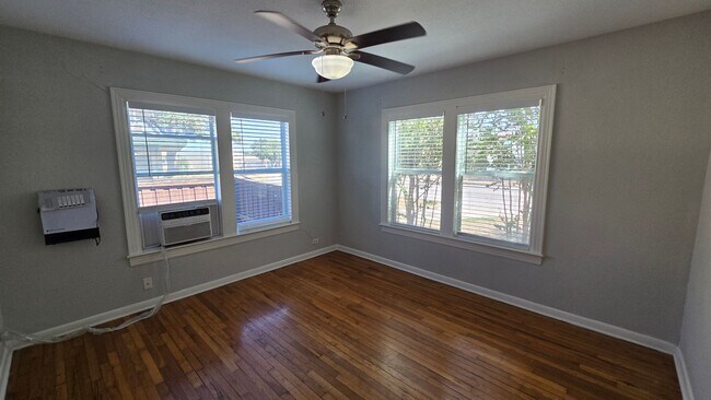 Building Photo - 237 Senisa Dr