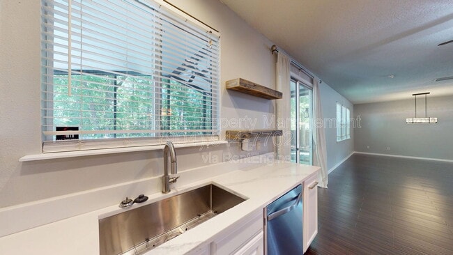 Building Photo - 1063 Collinswood Dr W