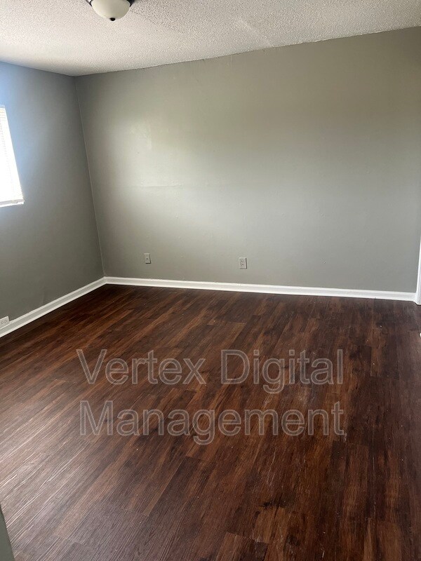 Building Photo - 3380 Benbow Dr