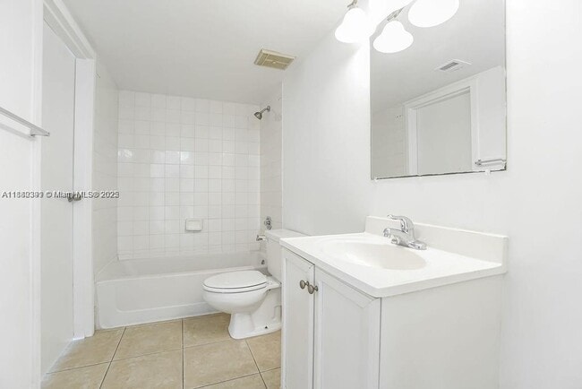 Building Photo - 7601 E Treasure Dr