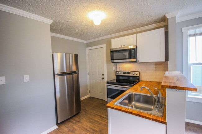 Building Photo - Stylish 2BR Retreat in Vibrant Highland Park Neighborhood!