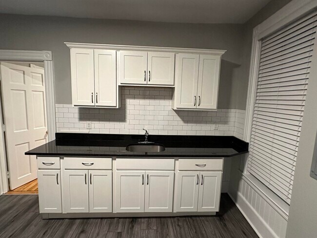 Building Photo - 4 N State St