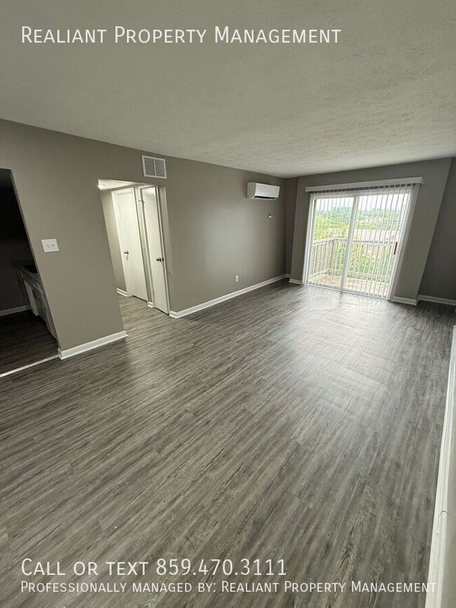 Building Photo - 2074 Fairmont Ct