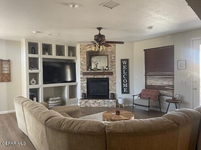 Building Photo - Beautiful Westside home FURNISHED with 4 bed-3 baths plus an office with beautiful backyard with ...