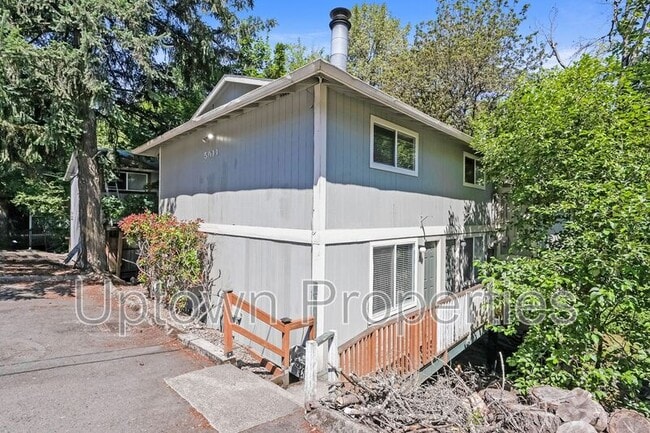 Building Photo - 5011 SW Beaverton Hillsdale Hwy