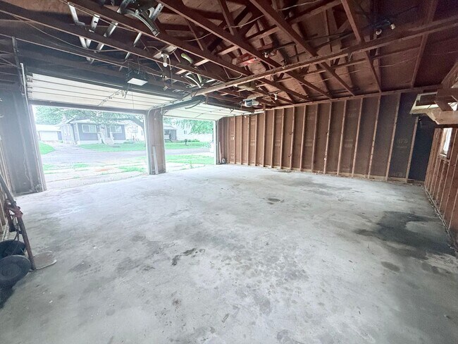 Building Photo - 5-Bed 2-Bath House in Reinbeck