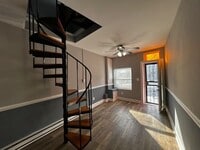 Building Photo - 1 Bedroom House