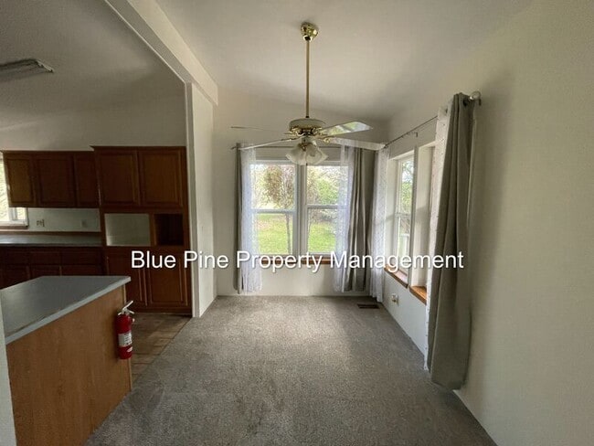 Building Photo - 587 W 10 S