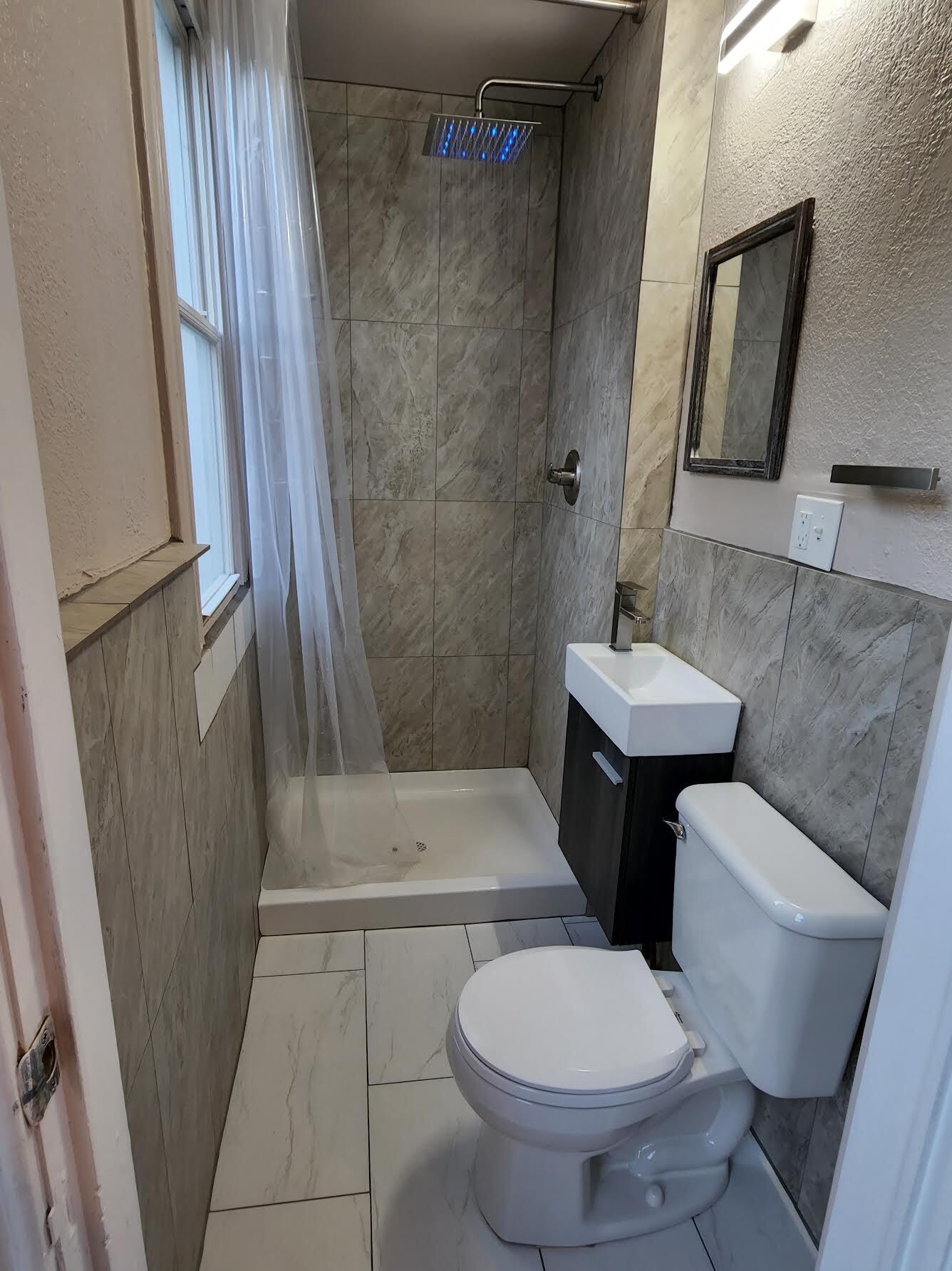 Guest Bathroom - 2717 Aldrich Ave N