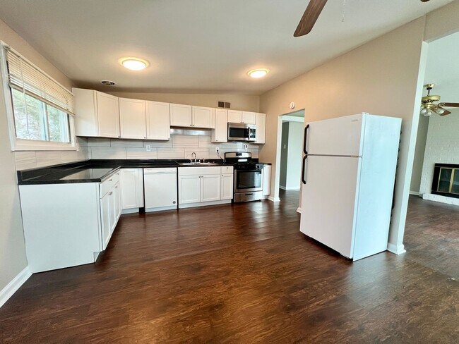 Building Photo - Charming 3-bedroom, 1-bath home located in Florissant