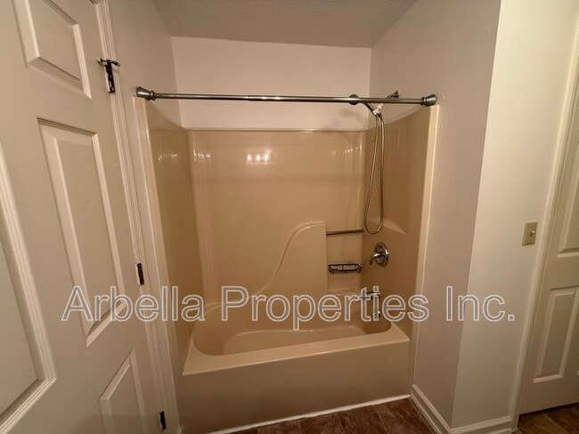 Building Photo - 115 Rowe Ln